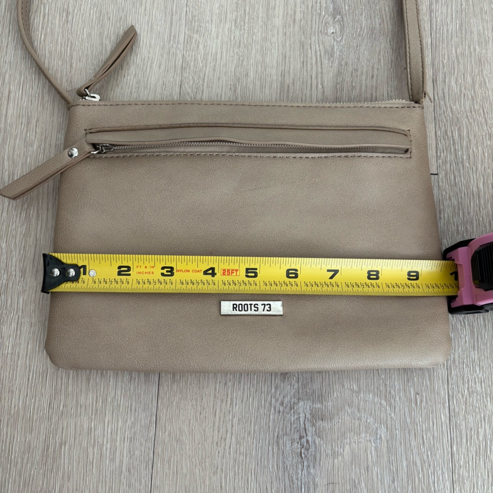 Roots Canada Crossbody Purse - Picture 10 of 11